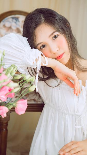 局长边摸边吃奶边做爰