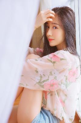 王局长把乳罩解开吃胸的动态图