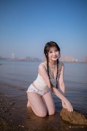 被C哭着爬又被挺进H快穿
