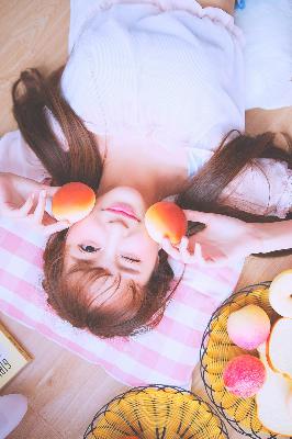局长边摸边吃奶边做爰