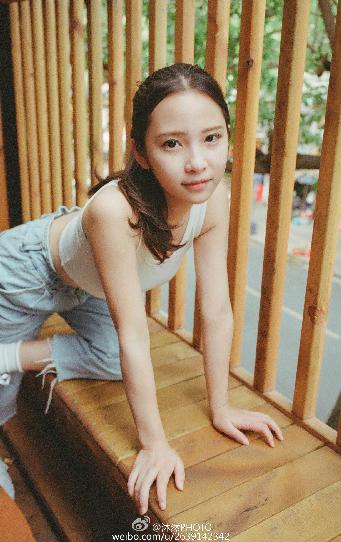 男女黄床上色视频免费的小说