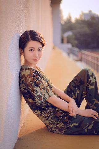 欧美大妈的LOGO