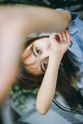 吃奶呻吟打开双腿做受动态图