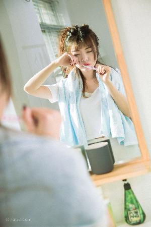 女人张开腿让男人添
