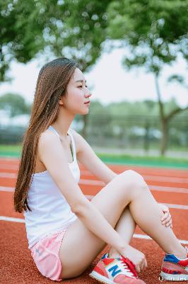 王局长把乳罩解开吃胸的动态图