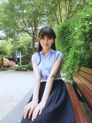 四个闺蜜用黄瓜把我弄高潮了