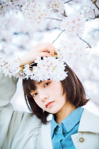 人妻在客厅被C的呻吟