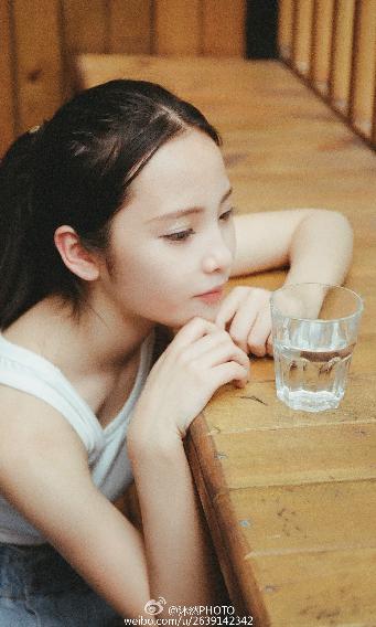 金瓶第1回双乳被吸