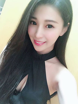 邻居少妇张开双腿让我爽一夜