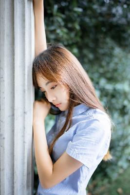 局长边摸边吃奶边做爰